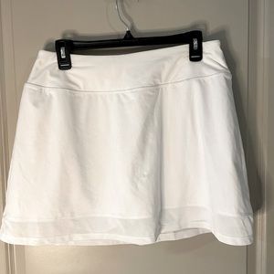 women’s large NWT DSG white mid rise performance tennis /golf/ fitness skort